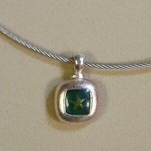 16" Silver Tone Choker and Green Pendant with Star Fish